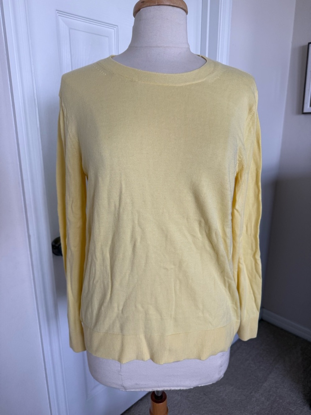 Banana Republic Pale Yellow Crewneck Sweater